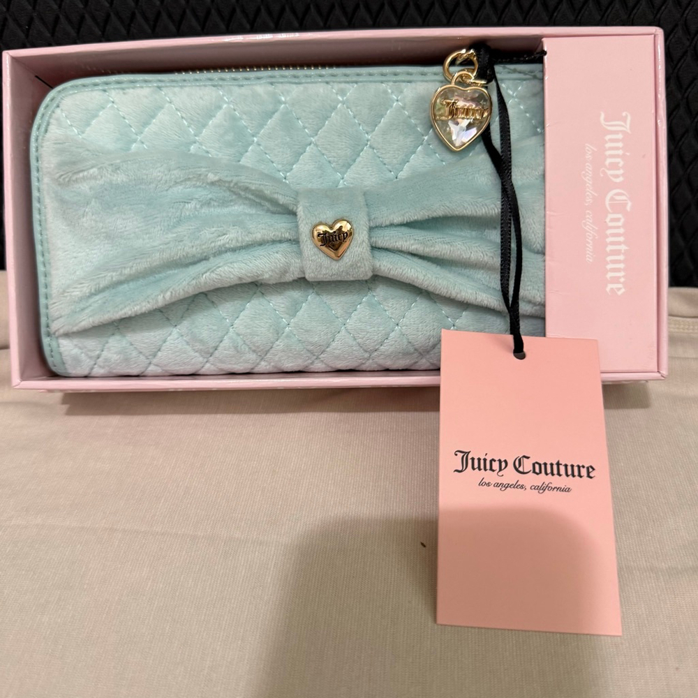 Women's Juicy Couture One Size Light Blue Quilted Bow Zip Wallet - Picture 1 of 7